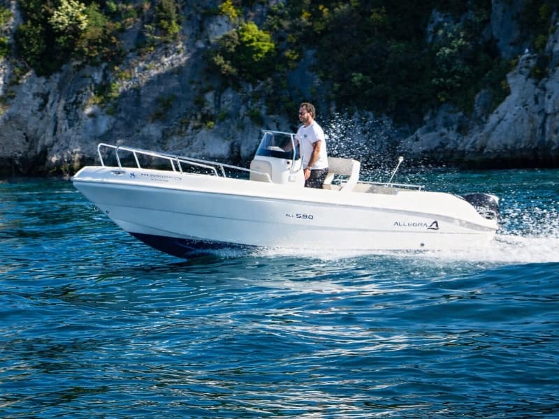 Noleggio barche senza patente a Grado