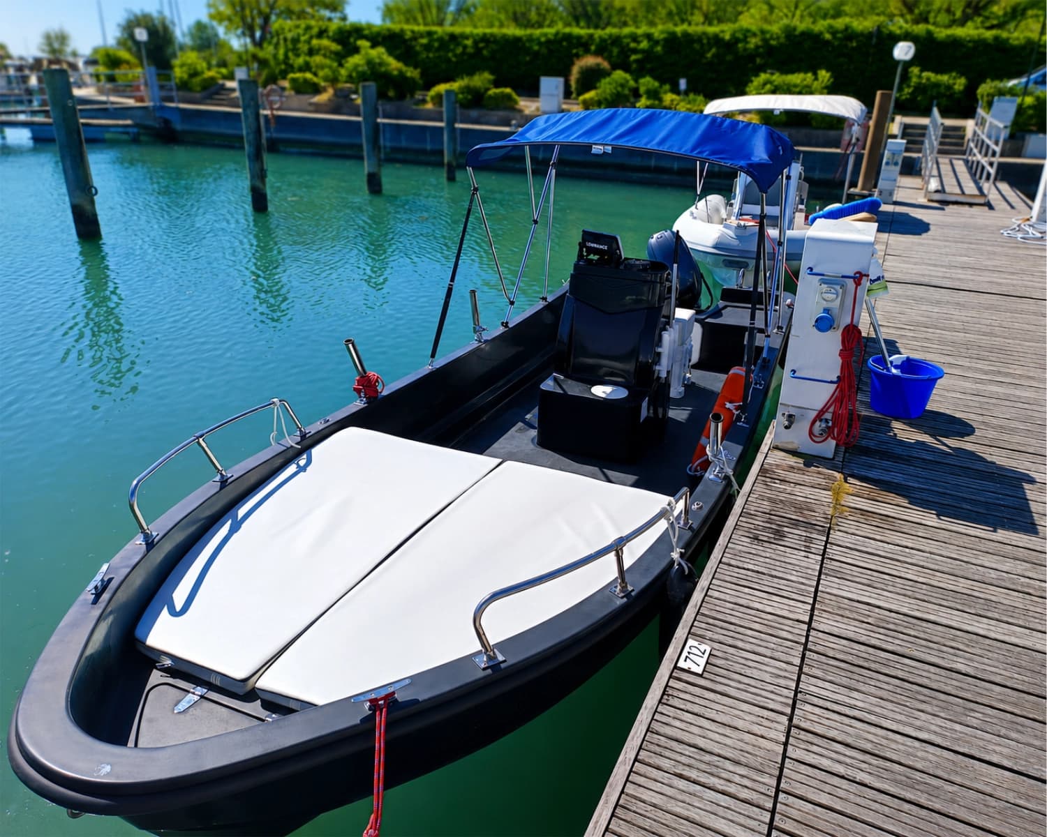 J585 Black Fish