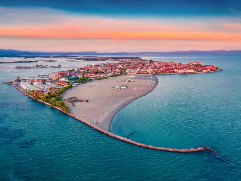 Entdecke Grado vom Meer aus